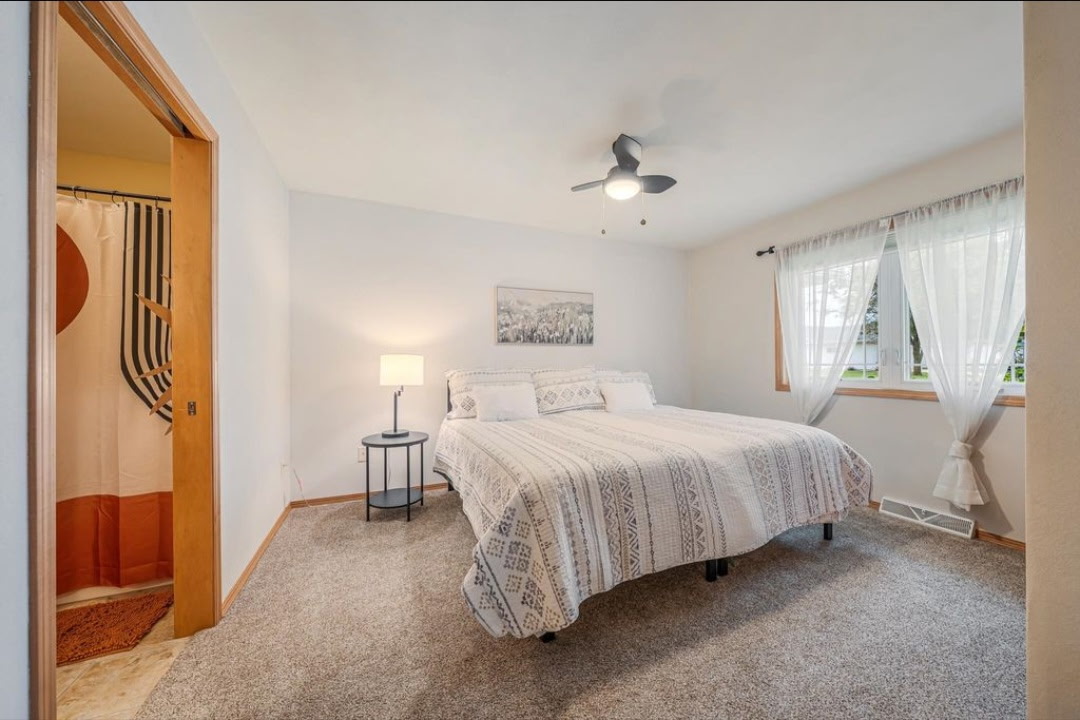 Guest bedroom with ceiling fan, 646 S Lincoln St, Hortonville WI